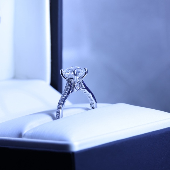 A.JAFFE 1.63 CT Round Brilliant Lab Grown Diamond Engagement Ring in Platinum - Picture 6 of 11